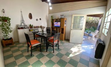 Casa en venta - 2 Dormitorios 1 Baño - 194Mts2 - Berisso