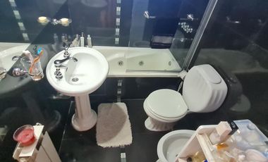 Departamento de 4 Ambientes con Balcón y Cochera en Vicente López - Excelente Ubicación- En Venta