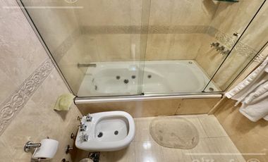 Piso de 4 ambientes a pasos de Plaza Conesa!!