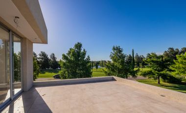 VENTA- Casa 3 Dormitorios con Jardín, Puerto Roldan