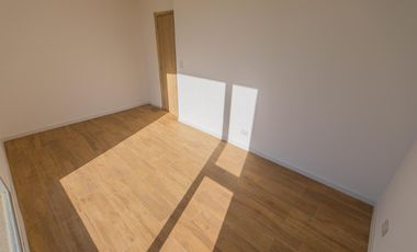 VENTA- Casa 3 Dormitorios con Jardín, Puerto Roldan