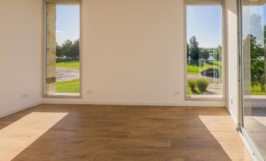 VENTA- Casa 3 Dormitorios con Jardín, Puerto Roldan