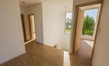 VENTA- Casa 3 Dormitorios con Jardín, Puerto Roldan