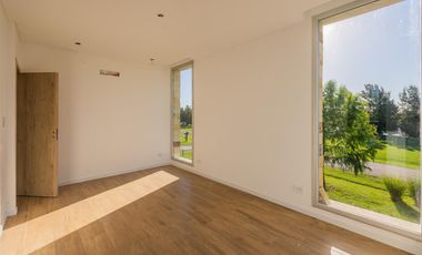 VENTA- Casa 3 Dormitorios con Jardín, Puerto Roldan