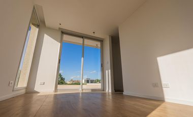 VENTA- Casa 3 Dormitorios con Jardín, Puerto Roldan