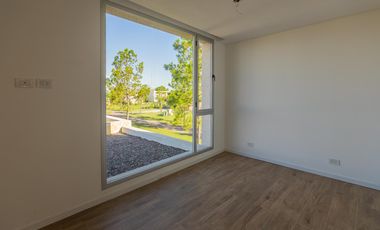 VENTA- Casa 3 Dormitorios con Jardín, Puerto Roldan