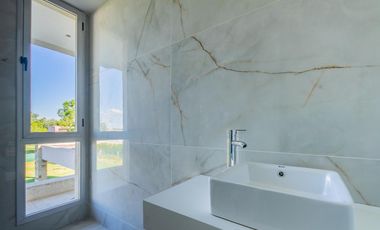 VENTA- Casa 3 Dormitorios con Jardín, Puerto Roldan