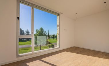 VENTA- Casa 3 Dormitorios con Jardín, Puerto Roldan
