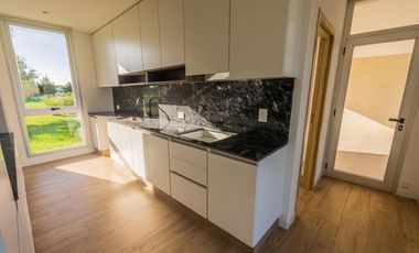VENTA- Casa 3 Dormitorios con Jardín, Puerto Roldan