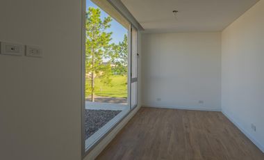 VENTA- Casa 3 Dormitorios con Jardín, Puerto Roldan