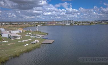 Casa al lago en venta, barrio Costas  - Puertos Escobar