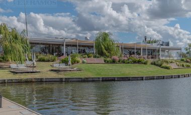 Casa al lago en venta, barrio Costas  - Puertos Escobar
