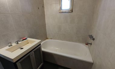 Departamento de 2 ambientes con cochera en muy buen estado - Wilde