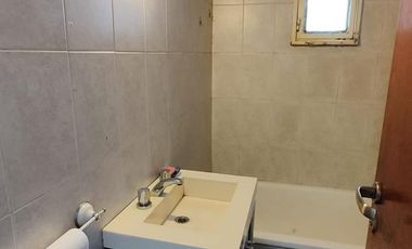 Departamento de 2 ambientes con cochera en muy buen estado - Wilde