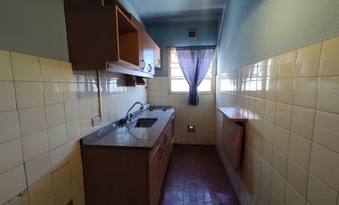 Departamento de 2 ambientes con cochera en muy buen estado - Wilde