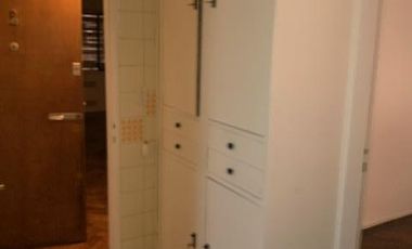 Departamento en  Alquiler de 3 ambientes con dependencia de servicio.