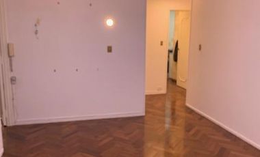 Departamento en  Alquiler de 3 ambientes con dependencia de servicio.