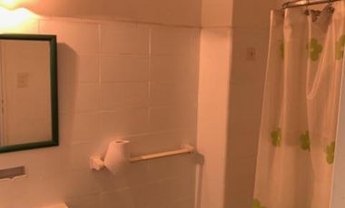 Departamento en  Alquiler de 3 ambientes con dependencia de servicio.