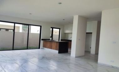 TU CASA EN LOS ROBLES