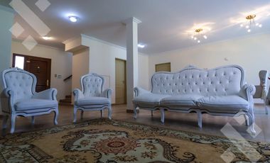 En Venta casa de 3 dormitorios,  con Jardín y Piscina, B° Knudsen, Plottier.