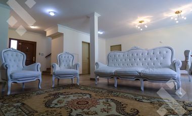 En Venta casa de 3 dormitorios,  con Jardín y Piscina, B° Knudsen, Plottier.
