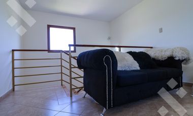 En Venta casa de 3 dormitorios,  con Jardín y Piscina, B° Knudsen, Plottier.
