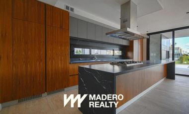 Venta de casa 5 ambientes en El Yacht