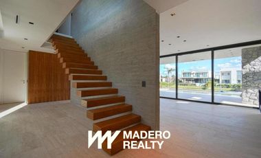 Venta de casa 5 ambientes en El Yacht