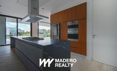 Venta de casa 5 ambientes en El Yacht