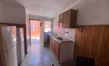 Casa con dos departamentos de dos ambientes en venta en Nueva Atlantis, cinco cuadras del mar.