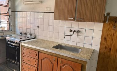 Casa con dos departamentos de dos ambientes en venta en Nueva Atlantis, cinco cuadras del mar.