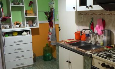 VENTA - Casa 3 dormitorios con casa de huéspedes - José C Paz