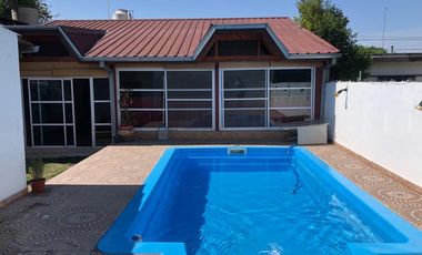 VENTA - Casa 3 dormitorios con casa de huéspedes - José C Paz