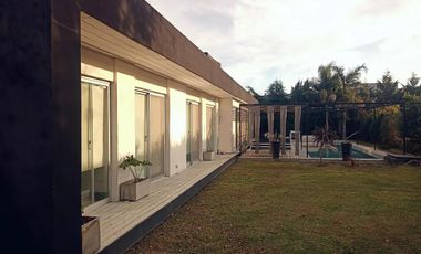 Casa en venta - 2 Dormitorios 3 Baños - 745Mts2 - Pilar