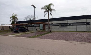 Casa en venta - 2 Dormitorios 3 Baños - 745Mts2 - Pilar