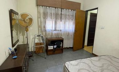 Casa en  venta de 3 ambientes  con lote 8,66 x 43 -Wilde