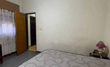 Casa en  venta de 3 ambientes  con lote 8,66 x 43 -Wilde