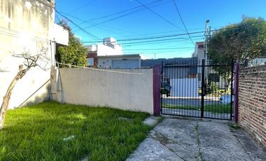 Casa en  venta de 3 ambientes  con lote 8,66 x 43 -Wilde