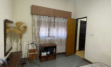 Casa en  venta de 3 ambientes  con lote 8,66 x 43 -Wilde