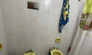 Casa en  venta de 3 ambientes  con lote 8,66 x 43 -Wilde