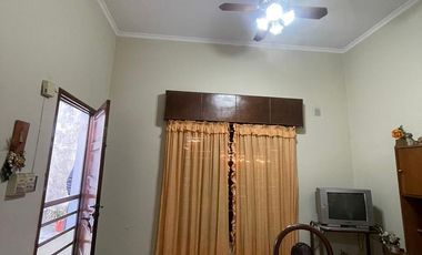 Casa en  venta de 3 ambientes  con lote 8,66 x 43 -Wilde
