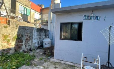 Casa en  venta de 3 ambientes  con lote 8,66 x 43 -Wilde