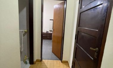 Casa en  venta de 3 ambientes  con lote 8,66 x 43 -Wilde
