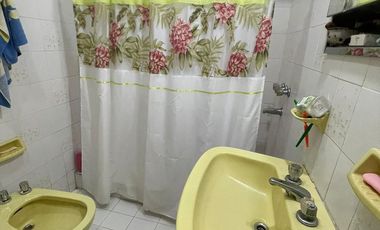 Casa en  venta de 3 ambientes  con lote 8,66 x 43 -Wilde