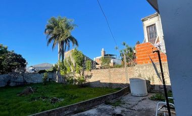 Casa en  venta de 3 ambientes  con lote 8,66 x 43 -Wilde