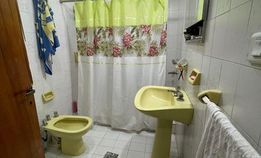 Casa en  venta de 3 ambientes  con lote 8,66 x 43 -Wilde