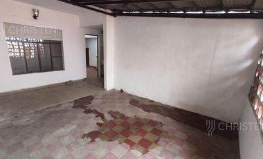 Venta Casa en planta alta 3 habitaciones living comedor cocina patio terraza Zona Jerárquicos