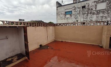 Venta Casa en planta alta 3 habitaciones living comedor cocina patio terraza Zona Jerárquicos
