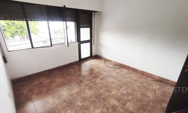 Venta Casa en planta alta 3 habitaciones living comedor cocina patio terraza Zona Jerárquicos
