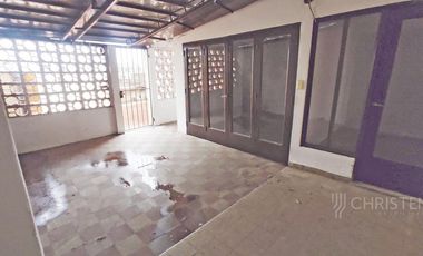 Venta Casa en planta alta 3 habitaciones living comedor cocina patio terraza Zona Jerárquicos